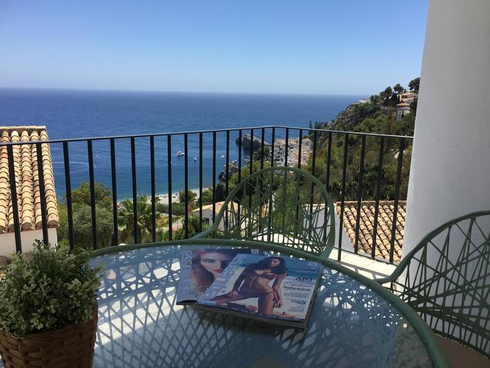 Half-Villa Marina del Este with Sea View, Terrace & Wi-Fi in Playa de los Berengueles (Almuñecar), Almuñecar
