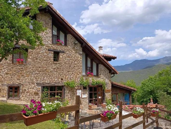 Apartamento de vacaciones para 5 personas, con Jardín además de Piscina y Vistas en Liébana