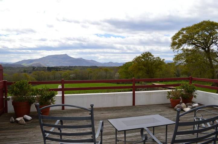 Location de vacances pour 2 personnes, avec terrasse ainsi que vue et jardin à Saint-Pée-sur-Nivelle - 3