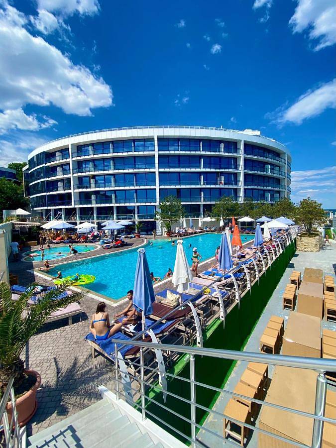 Apartament wakacyjny dla 8 osób, z taras i basen oraz widok, zwierzęta dozwolone w Odessa