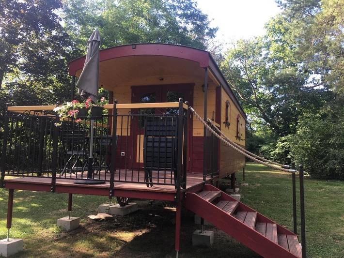Gîte pour 2 personnes, avec Terrasse ainsi que Jardin et Piscine à Massieux