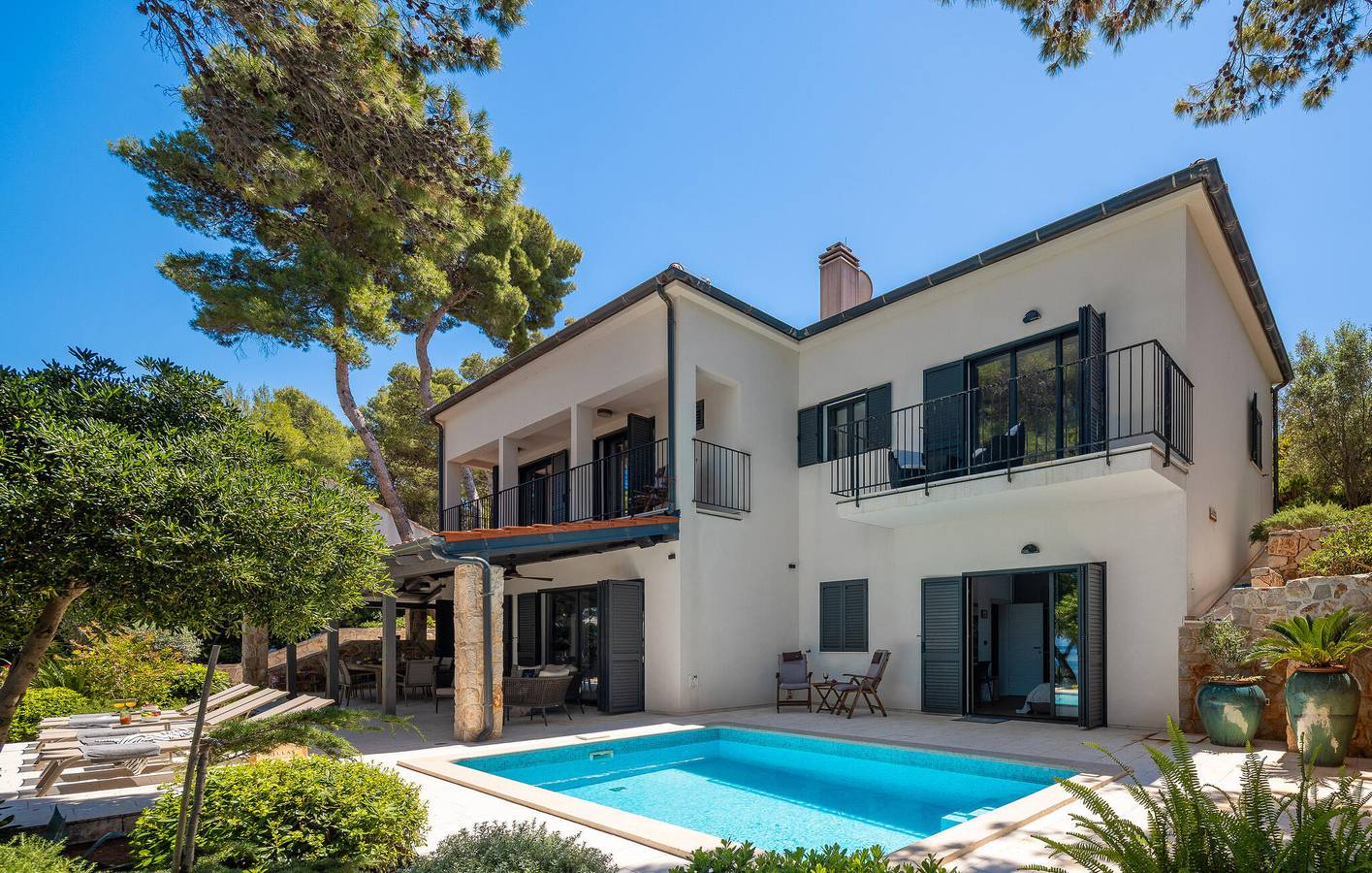 Appartement avec vue sur la mer, piscine, terrasse et Wi-Fi - À 1,5 km de la plage in Jelsa, Hvar