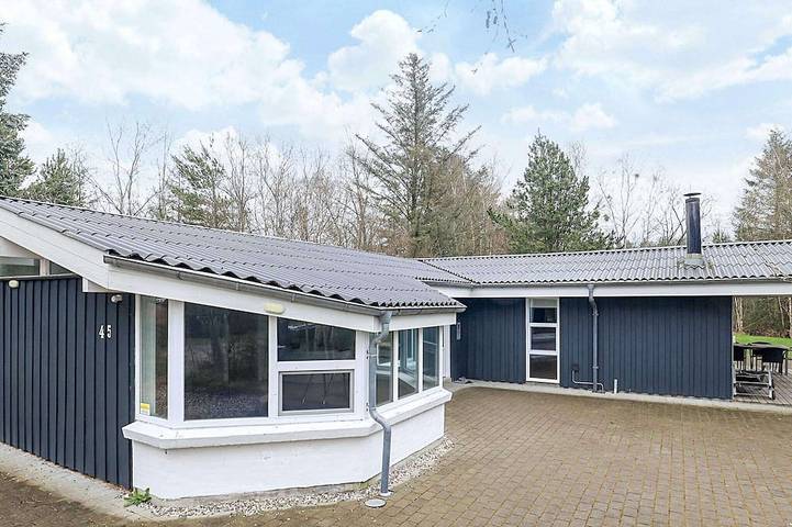 Ferienhaus für 8 Personen, mit Whirlpool und Terrasse sowie Pool und Sauna am Mariagerfjord