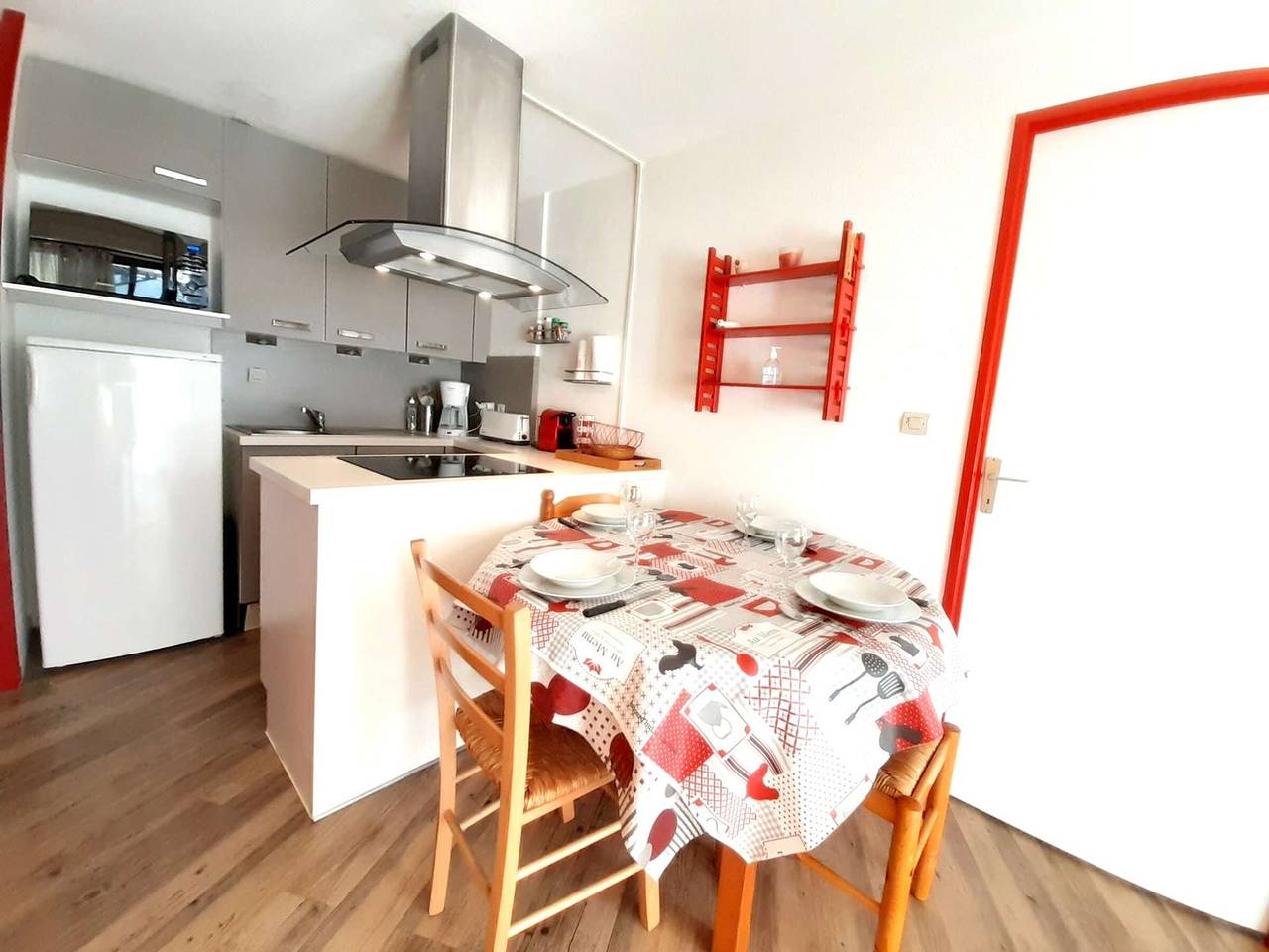 Entire apartment, T2 6 Pax, balcony, equipped kitchen, ski locker, 1700m, Saint-Lary in Saint-Lary-Soulan, Pyrenees National Park
