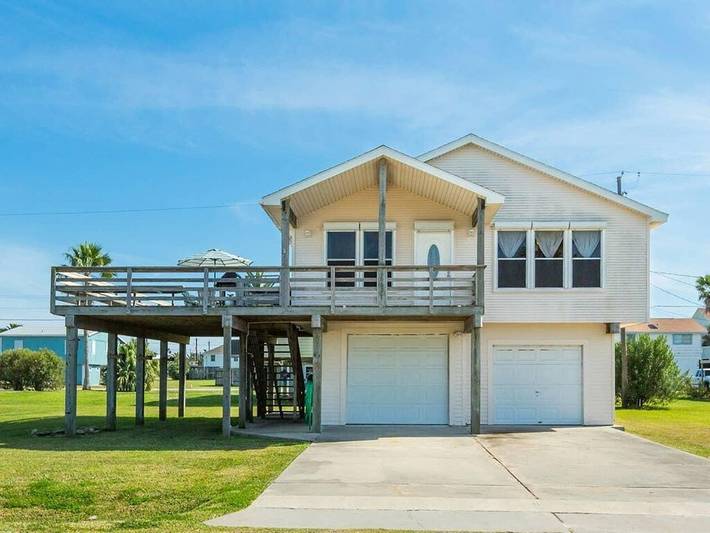 Vacation rental for 7 people, with balcony and pool as well as yard, with pets in Jamaica Beach