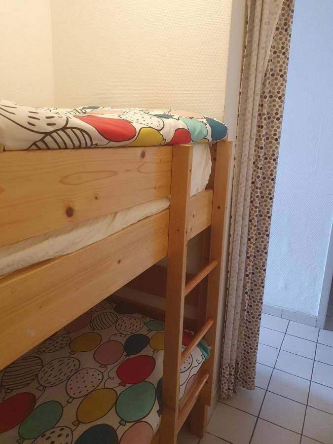 Location de vacances pour 3 personnes, avec jardin et piscine ainsi que vue et terrasse à Gondrin - 3