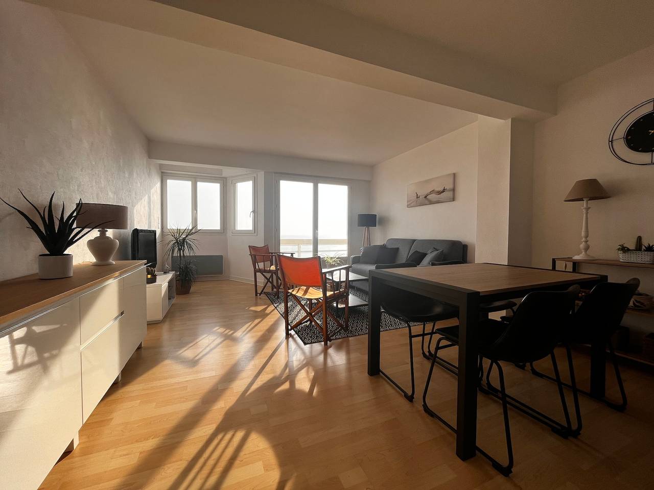 Entire studio, Beachfront Studio with Balcony & Garage in Les Sables-d'Olonne, Vendée