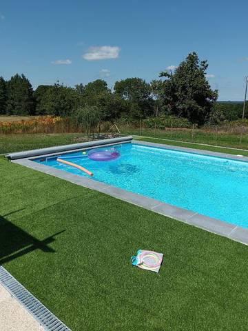 Location de vacances pour 8 personnes, avec jardin ainsi que piscine et vue dans Gorre