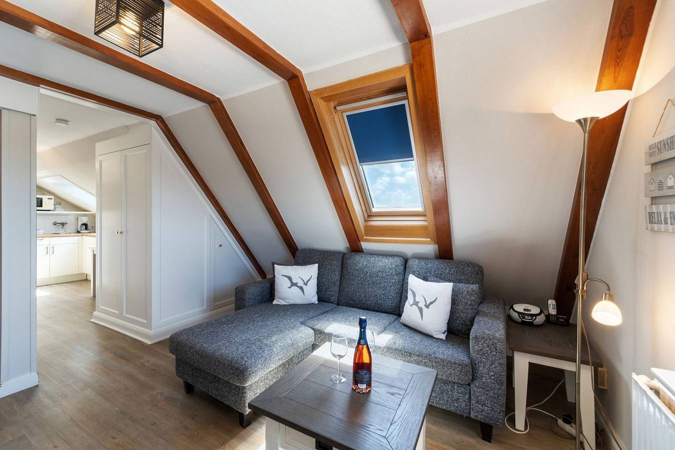 Ganze Wohnung, Schöne, strandnah gelegene 1-Zimmer-Ferienwohnung im Dachgeschoss mit Meerblick in Wenningstedt, Sylt
