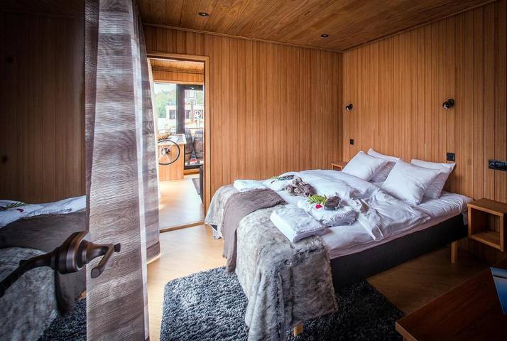 Vakantiepark voor 2 personen, with sauna and tuin as well as uitzicht op het meer and kinderzwembad, met huisdier in Finland