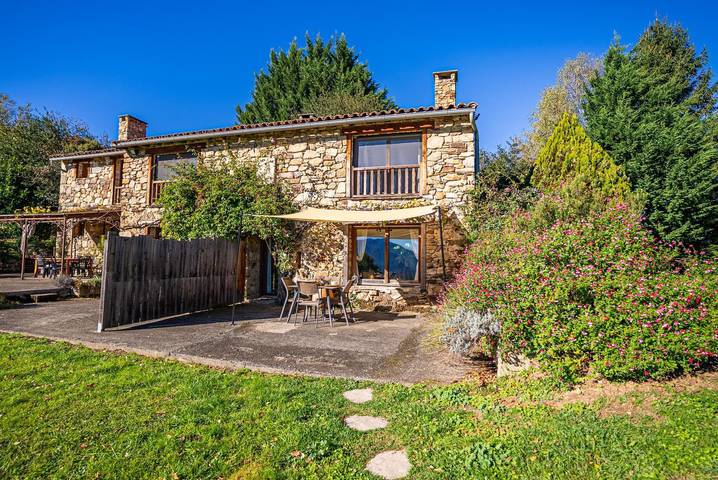 Gîte pour 4 personnes, avec jardin à Ferrières-sur-Ariège