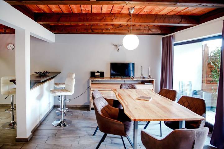 Vakantiewoning voor 6 personen, with Balkon/Terras and Terras as well as Tuin and Sauna in Niedersfeld