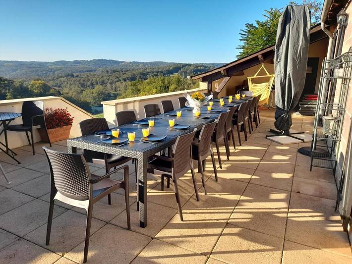 Location de vacances pour 5 personnes, avec jardin ainsi que piscine et vue à Perpezac-le-Blanc - 4