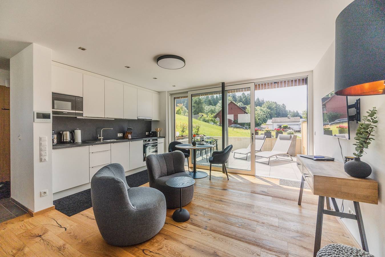 Ganze Wohnung, Ferienwohnung “ 1 Zimmer mit Terrasse”, privater Terrasse und Wlan in Hörbranz, Bodensee-Vorarlberg
