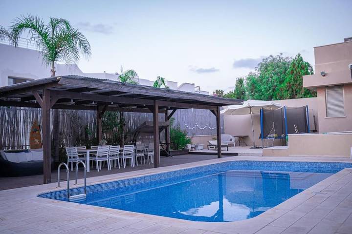 Appartement de vacances pour 2 personnes, avec vue ainsi que jardin et piscine