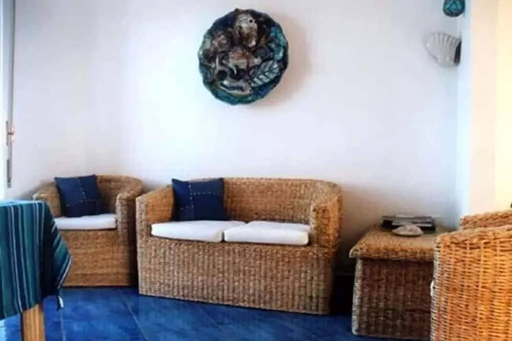 Appartement entier, Magnifique maison en bord de mer avec terrasse panoramique et 2 grands balcons in Marina di Ostuni, Salento