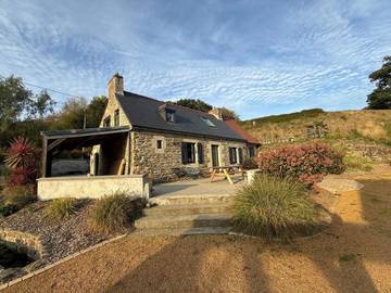 Location de vacances pour 6 personnes, avec jardin et vue à Ploëzal