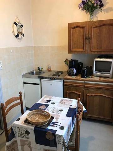 Appartement entier, One-Bedroom Apartment in Rochefort, Région de Rochefort