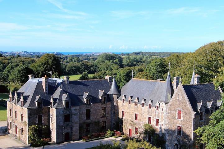 Château pour 14 personnes, avec Jardin en Cotes-d'Armor