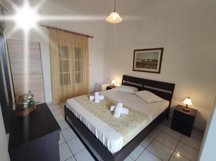 Gîte pour 2 personnes, avec Balcon et Terrasse ainsi que Jardin et Vue dans Folégandros - 4