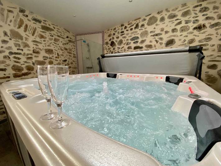 Gîte pour 6 personnes, avec Jacuzzi et Terrasse
