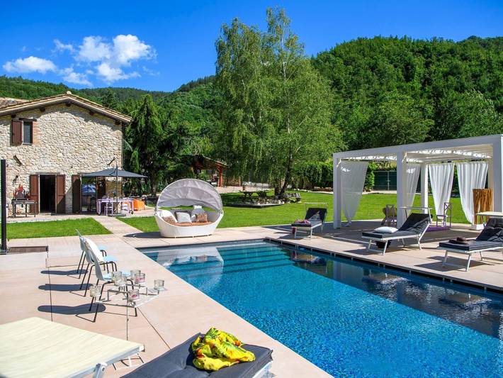 Agriturismo per 6 persone, con Giardino e Piscina in Parco nazionale dei Monti Sibillini