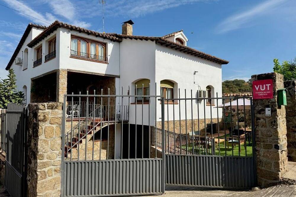 Entire apartment, The Gredos Lookout in Navalcán in Navalcán, Toledo Province