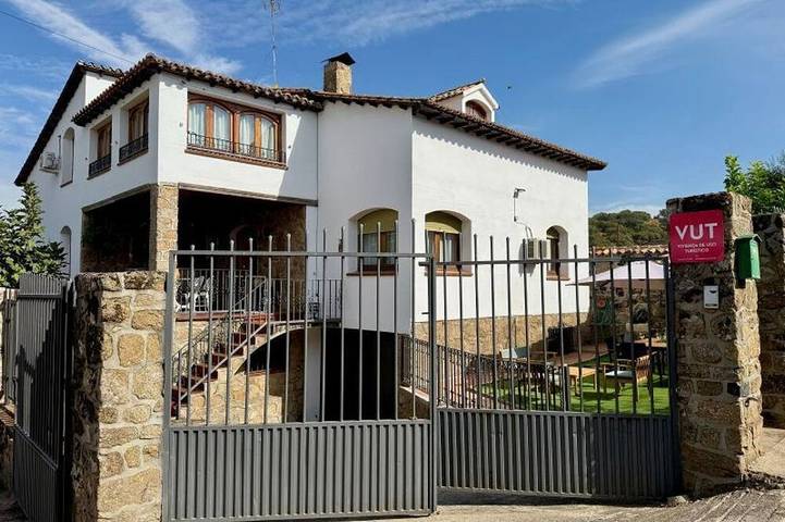 Holiday apartment for 23 people, with pool and balcony - 1