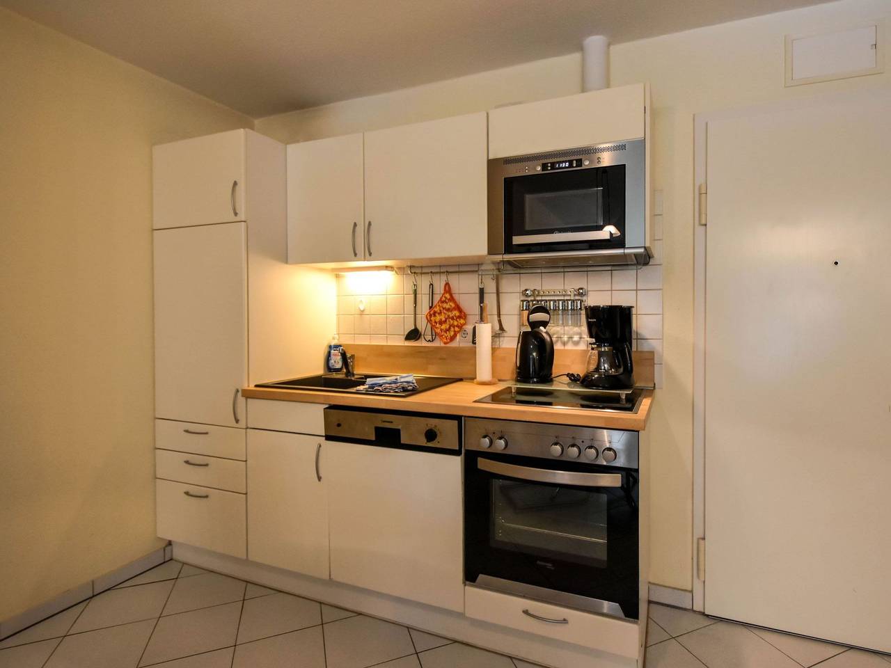 Entire apartment, Seeschloss Binz Apartment 9, 2 Minuten zum Strand in Ostseebad Binz, Binz