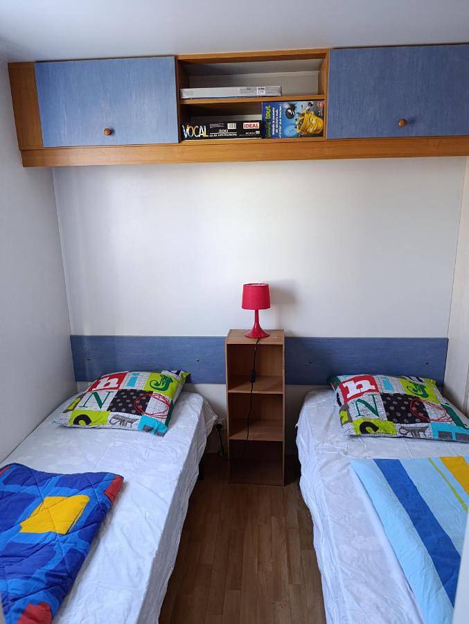 Location de vacances pour 6 personnes, avec bassin pour enfant et piscine ainsi que terrasse et jacuzzi dans la Tamarissière - 3