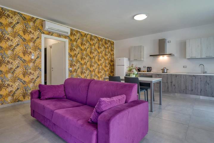 Ferienwohnung für 6 Personen, mit Pool und Garten sowie Ausblick in Colà