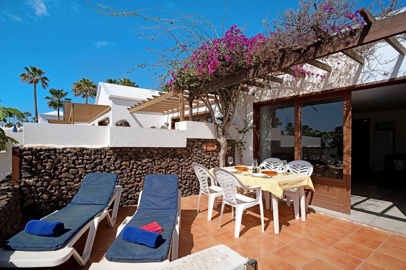 Entire apartment, Apartment 'Flamingo 62' with Private Terrace & Shared Pool in Playa Blanca, Yaiza