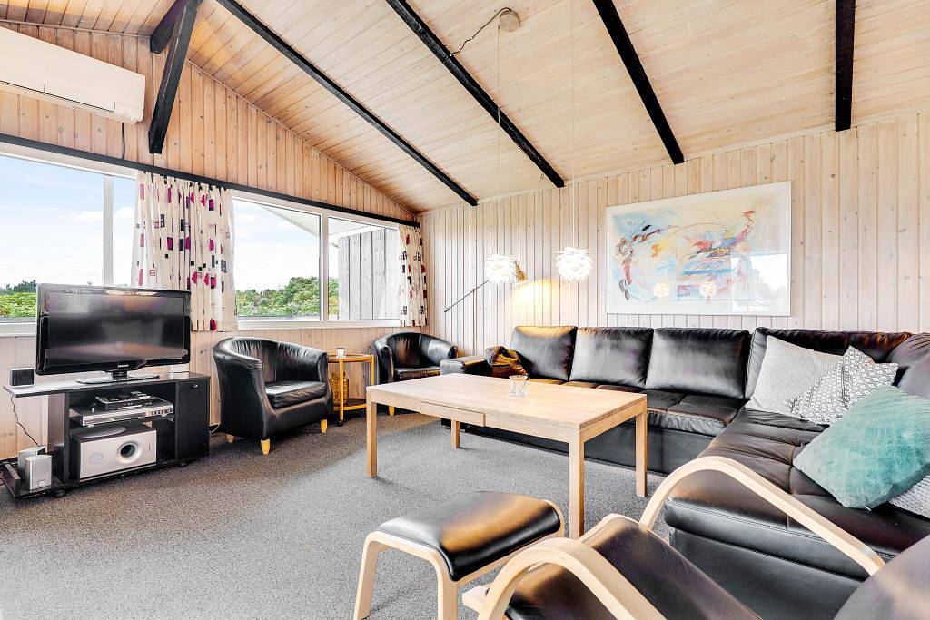 Holiday home near local shop and playground in Bjerregård, Holmsland Klit