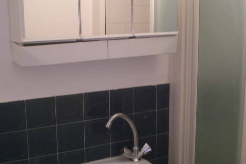 Appartement entier, Studio avec balcon et place de parking dans résidence calme in Gradignan, Région de Bordeaux