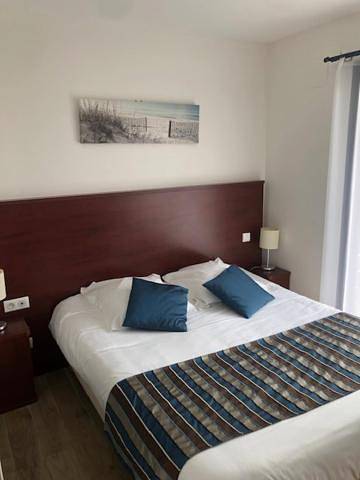 Hôtel pour 2 personnes, avec piscine ainsi que jardin et vue à Plévenon - 2