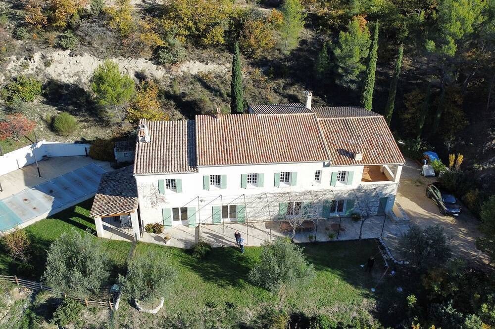 Beautiful farmhouse with pool for 12 perso the heart of the Drôme Provençale in Buis-les-Baronnies, Nyons region