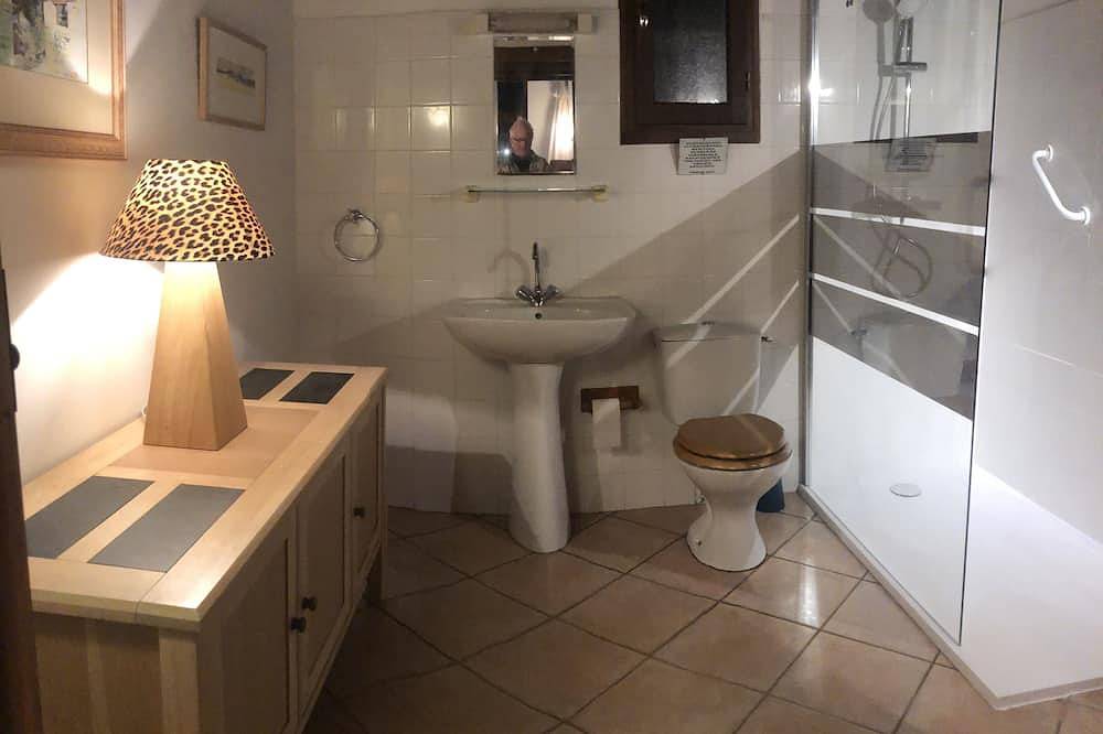 Ferienhaus mit Pool & Tennisplatz. Gratis Wifi. Perfekt für Familien in Lusignac, Périgord Vert