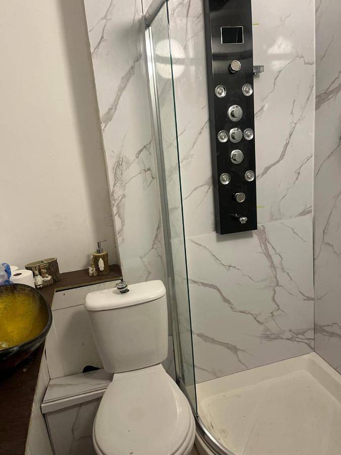 Lodge for 4 people, with Terrace and View in Leeds