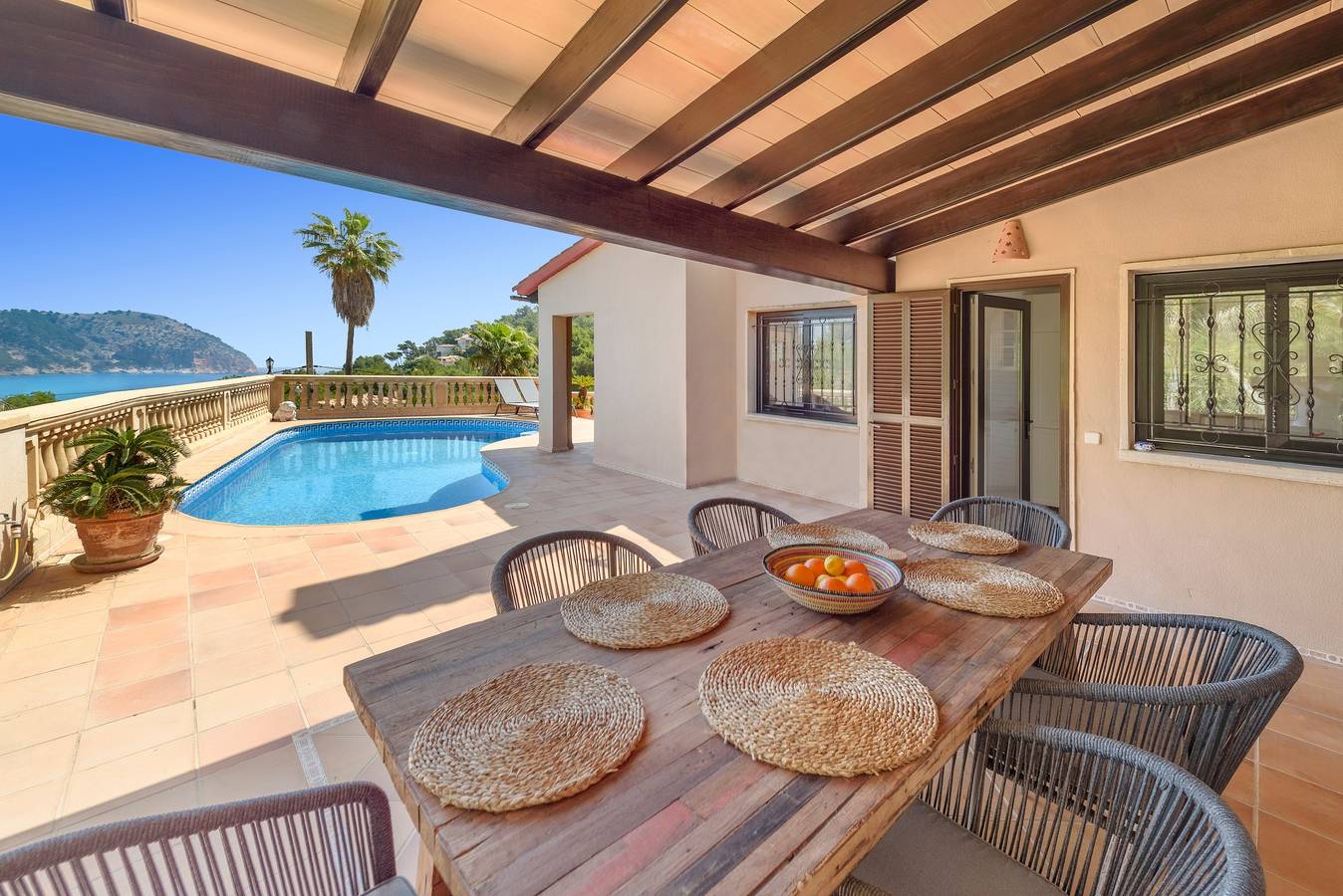 Villa Casa Soleada avec vue sur la mer, piscine, terrasses et Wi-Fi. in Costa de Canyamel, Capdepera