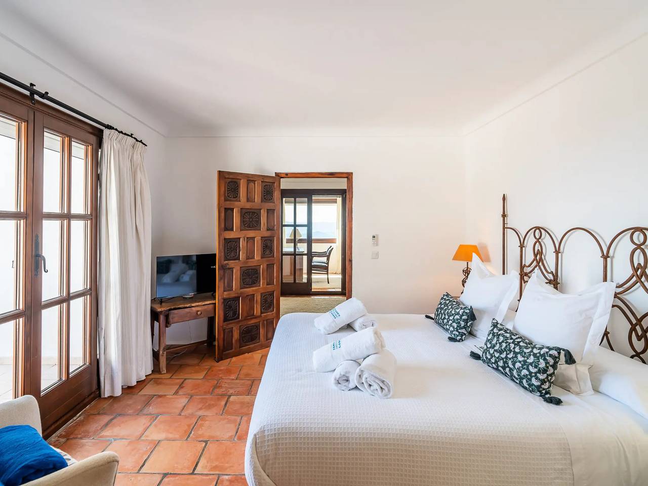 House 8 Persons in Sierra (Casares), Casares