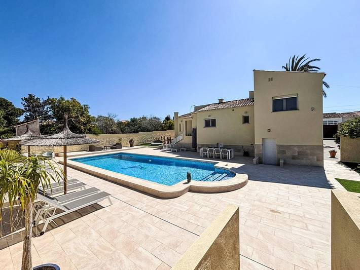 Casa Velazquez -Ferienhaus mit privatem Pool in El Chaparral, Torrevieja
