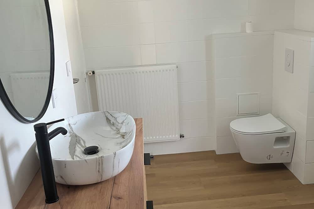 Appartement entier, Studio flambant neuf Vannes-piscine chauffée-commodités à côté-Golfe du Morbihan in Grand-Champ, Région de Vannes