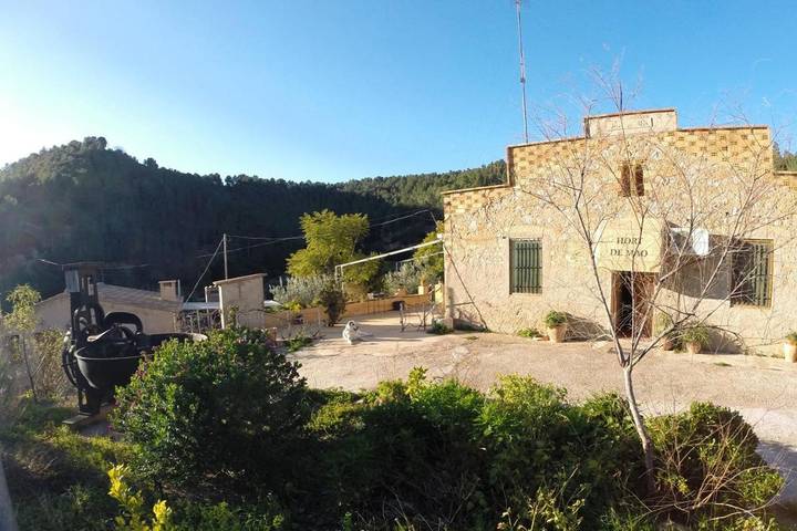 Casa rural con piscina para 5 personas, con jardín además de piscina y vistas, Se admiten mascotas en Provincia de Tarragona