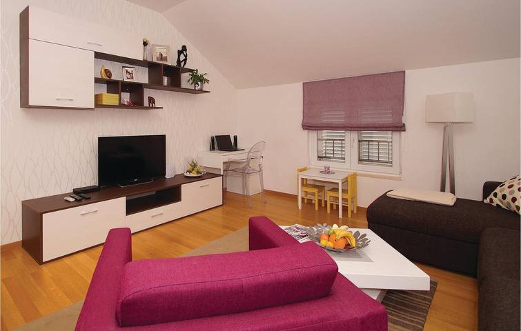 Ganze Ferienwohnung, Gemütliche Ferienwohnung mit Terrasse, WLAN und Parkplatz in Strandnähe in Račišće (Dalmatien), Korcula