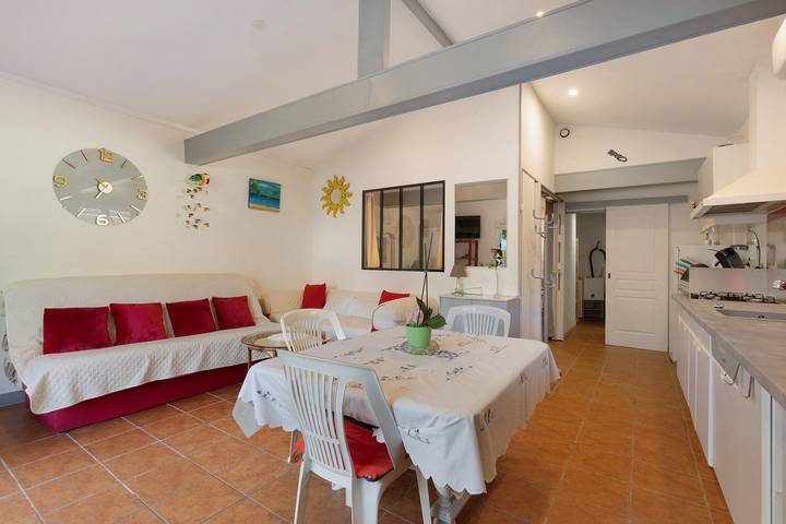 Holiday Home “Lanton Arcachon Bay” with Private Terrace, Wi-Fi & Air Conditioning in Cassy, Lanton