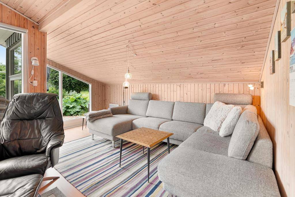 Hyggeligt og ugenert beliggende sommerhus på adressen Brombærvangen 14, Jegum Ferieland, med indhegnet naturgrund. in Jegum, Varde Region