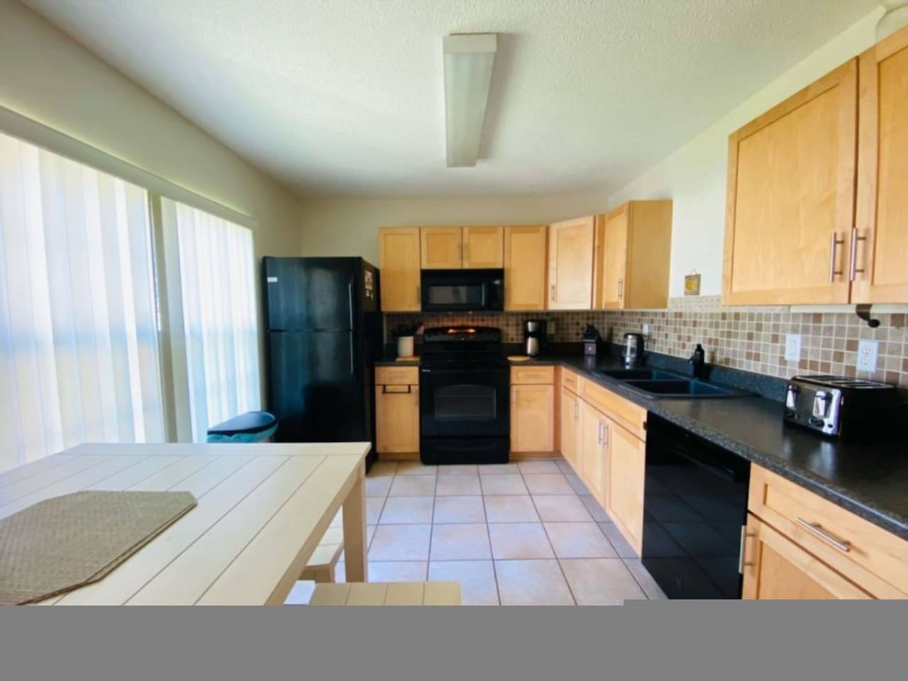 Charming 4-Bedroom Home Near Disney with Private Pool – Perfect Family Getaway! ☀️ in Haines City, Zentral Florida