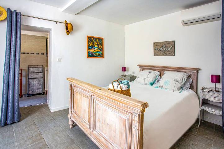 Villa Le Bastidon by Villa Plus in Taillades, Parque natural regional del Luberon