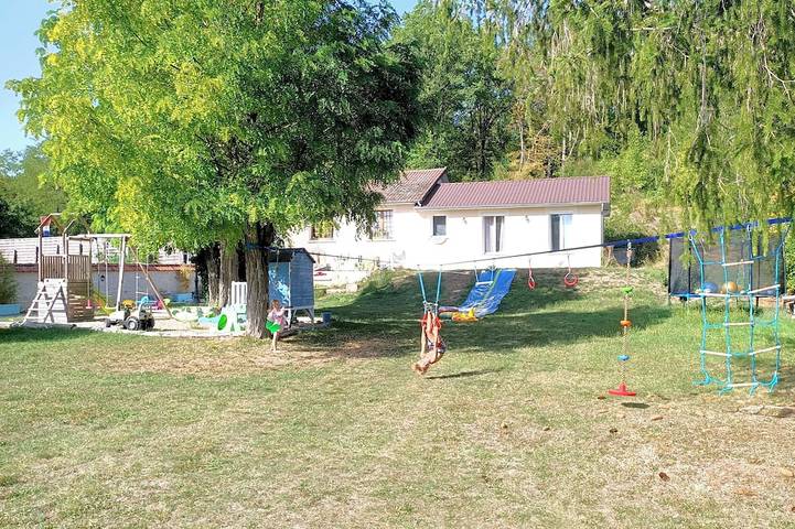 Location de vacances pour 10 personnes, animaux acceptés à Lucy-sur-Cure