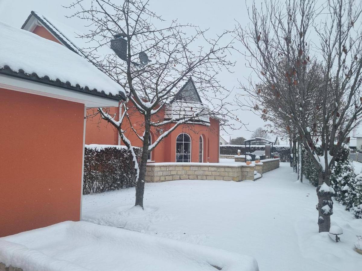 Ganze Wohnung, Moderne Ferienwohnung mit Pool bei Dresden in Kesselsdorf, Wilsdruff